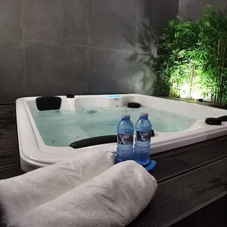 מלון קפסולה Futurotel Malagueta 3*